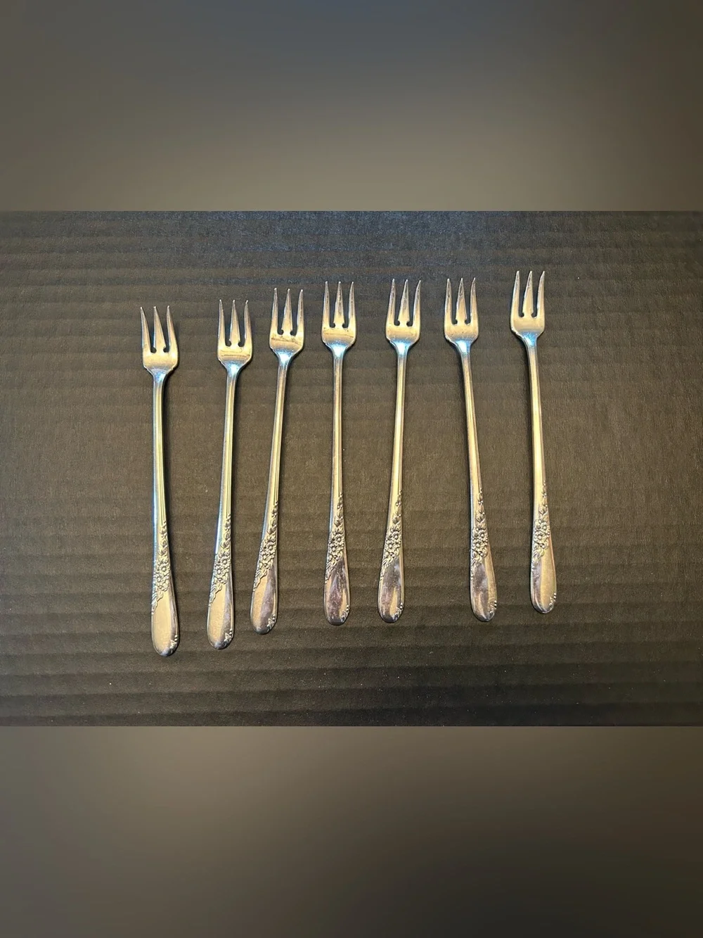 Set Of 7 Oneida Wm A Rogers Stainless Cocktail Forks Oysters Floral Pattern